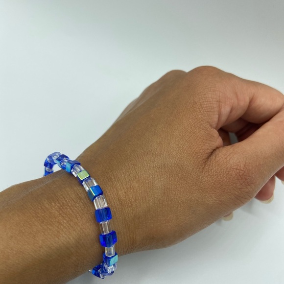 Handmade Glass Cube Bead Elastic Bracelet - Picture 7 of 8